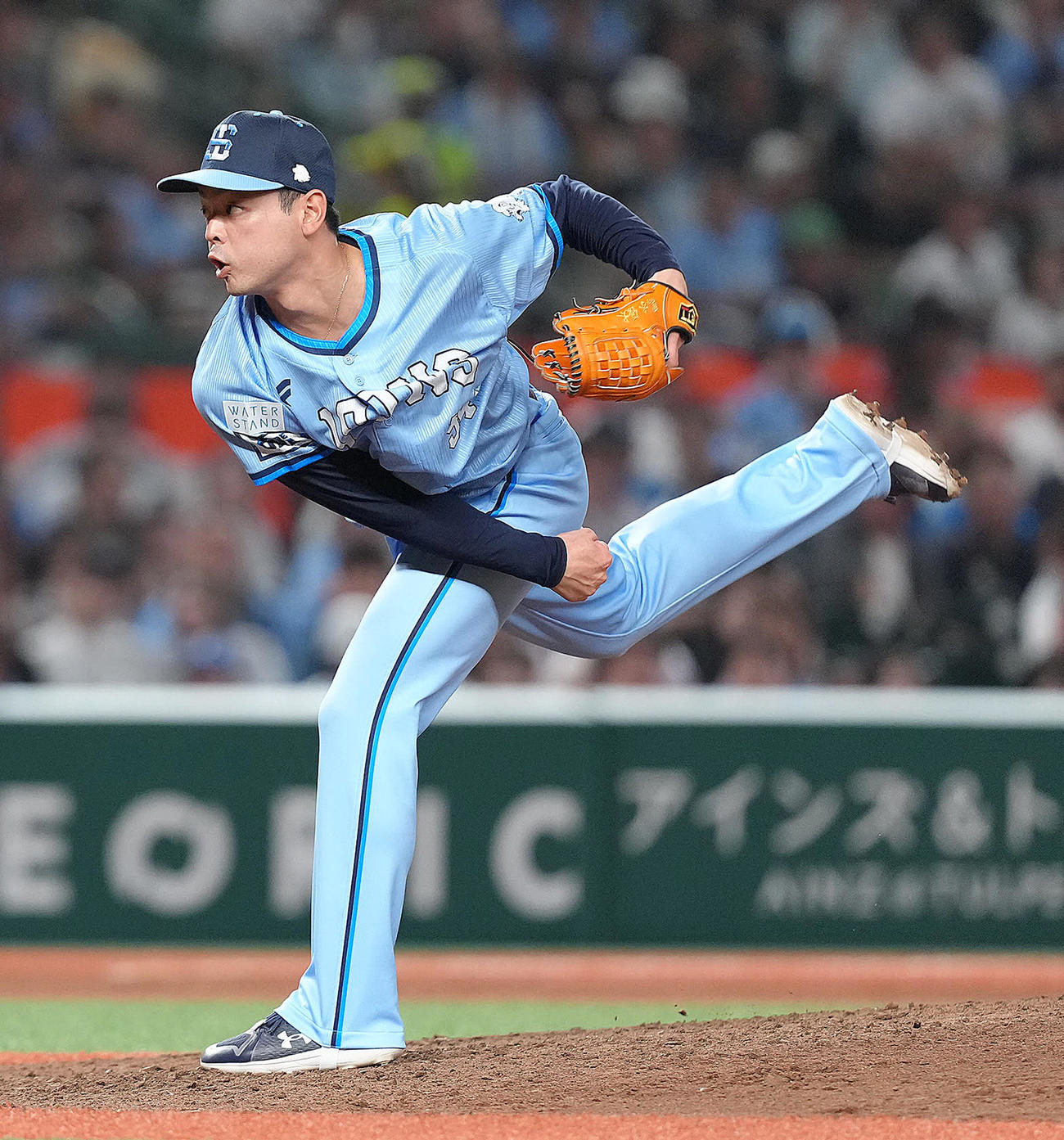 西武対ソフトバンク　8回から登板した西武黒木（撮影・足立雅史）