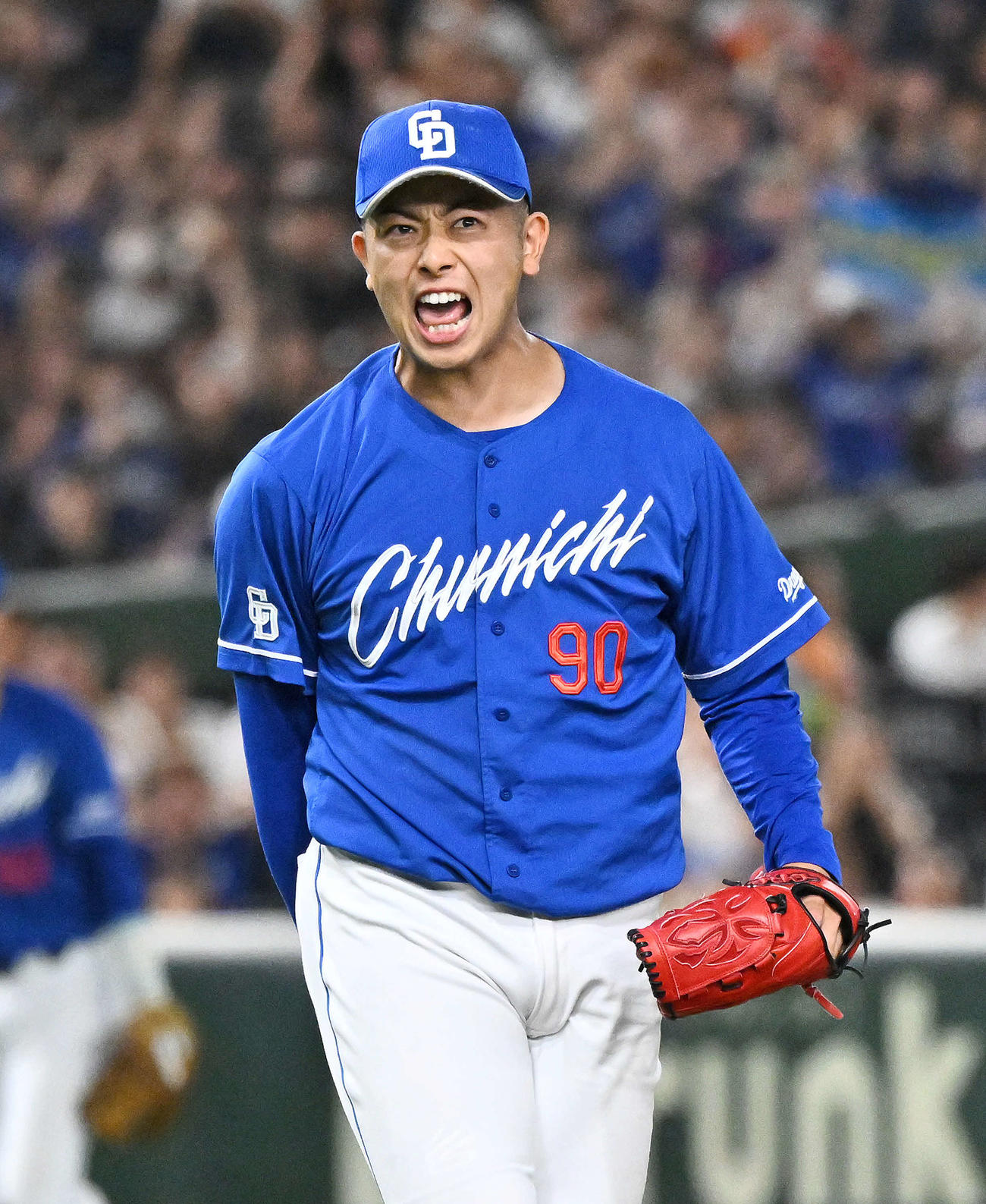 巨人対中日　9回裏巨人2死一、二塁、岸田を空振り三振に仕留め雄たけびを上げる松山（撮影・滝沢徹郎）