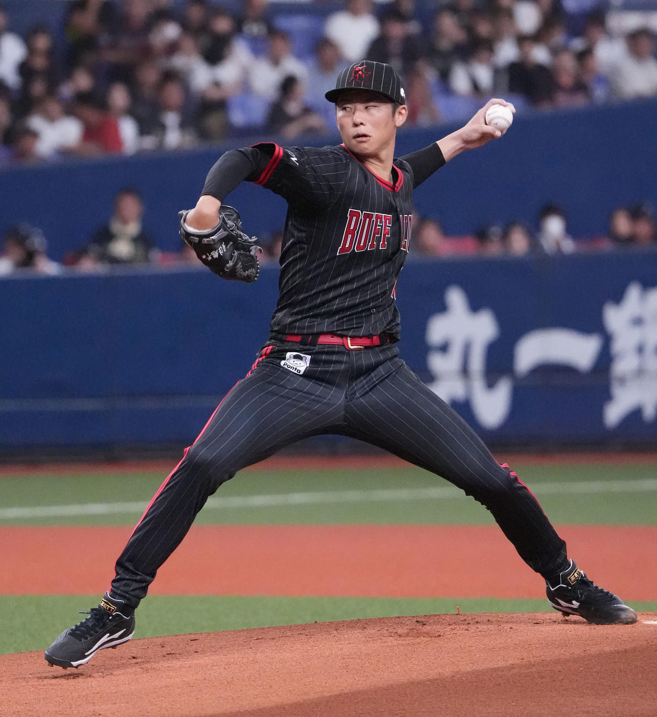 オリックス対楽天　1回表、登板するオリックス先発の曽谷（撮影・森本幸一）