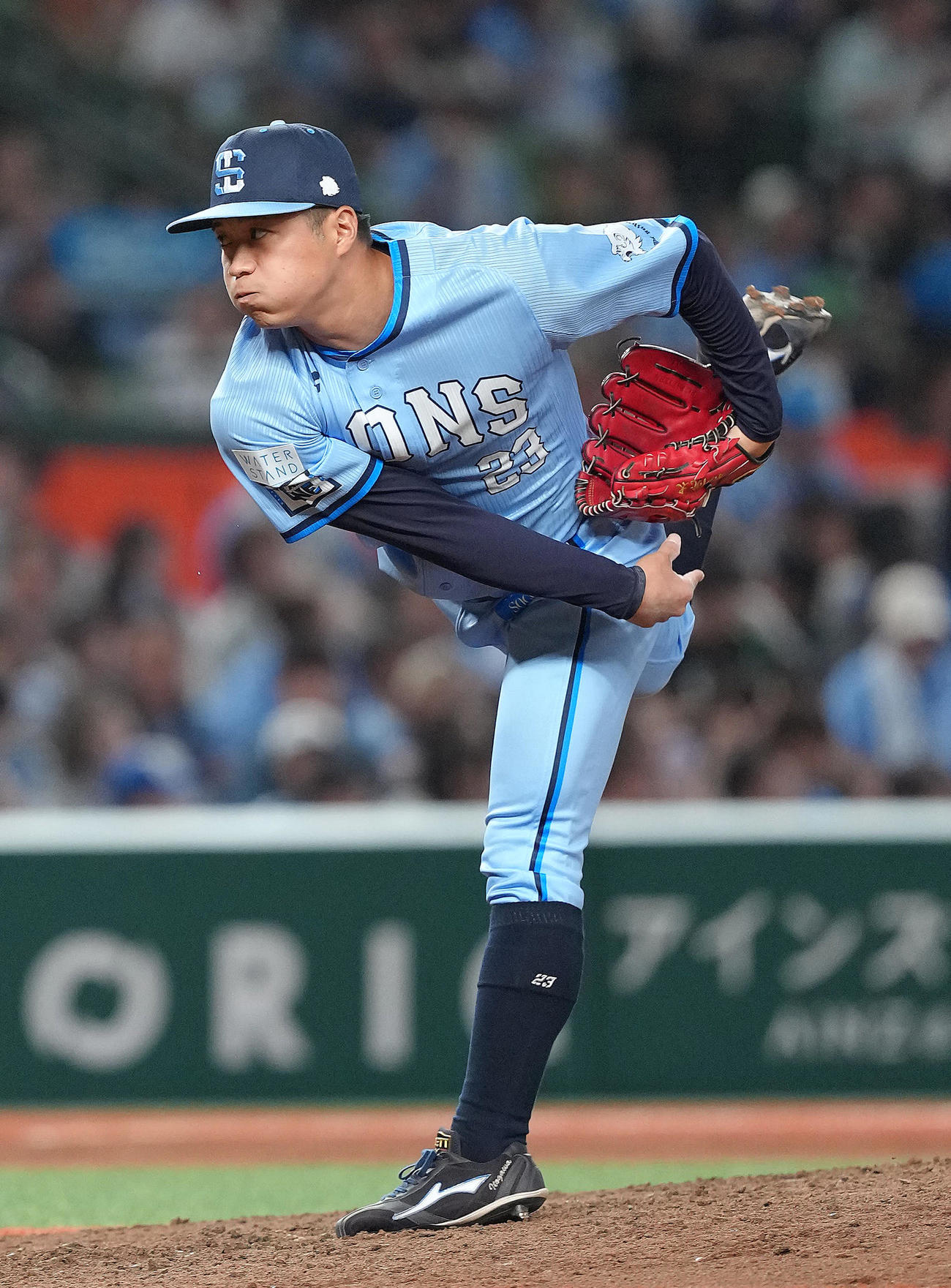 西武対ソフトバンク　9回から登板した西武糸川（撮影・足立雅史）