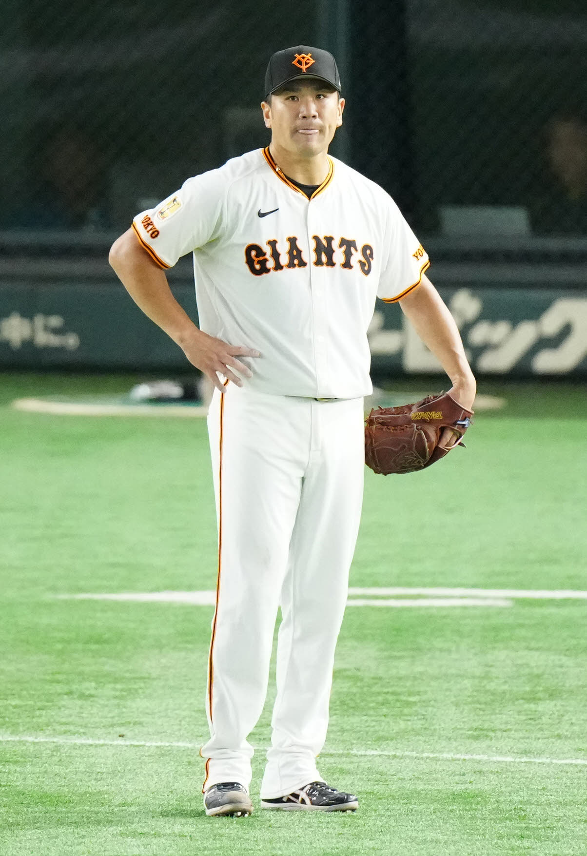 巨人対中日　5回表中日1死一塁、山本の二ゴロを門脇の悪送球で失点し、舌を出す田中将（撮影・江口和貴）