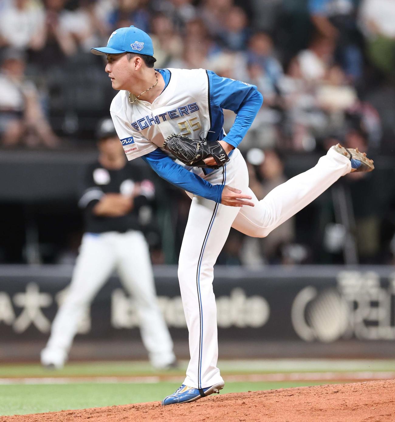 日本ハム対ロッテ　9回に登板の柳川（撮影・黒川智章）