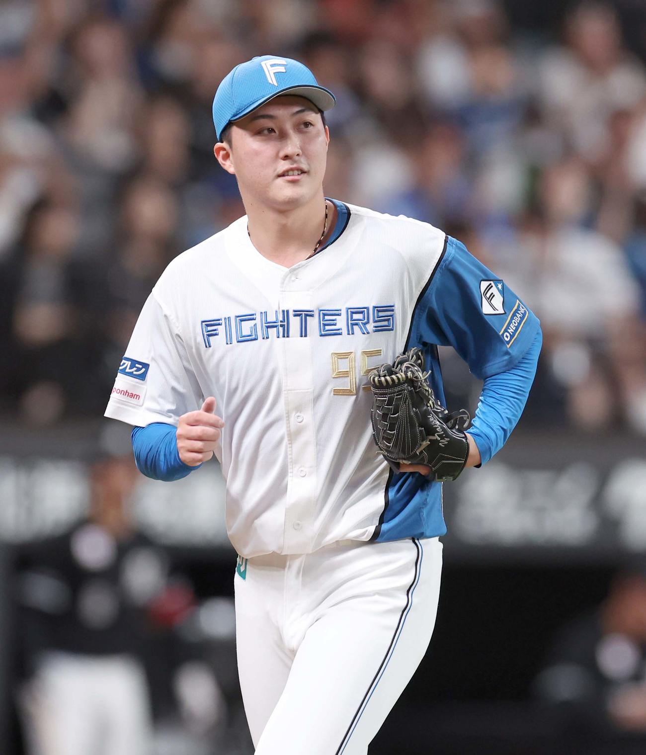 日本ハム対ロッテ　9回表、打者を3人で抑える柳川（撮影・黒川智章）