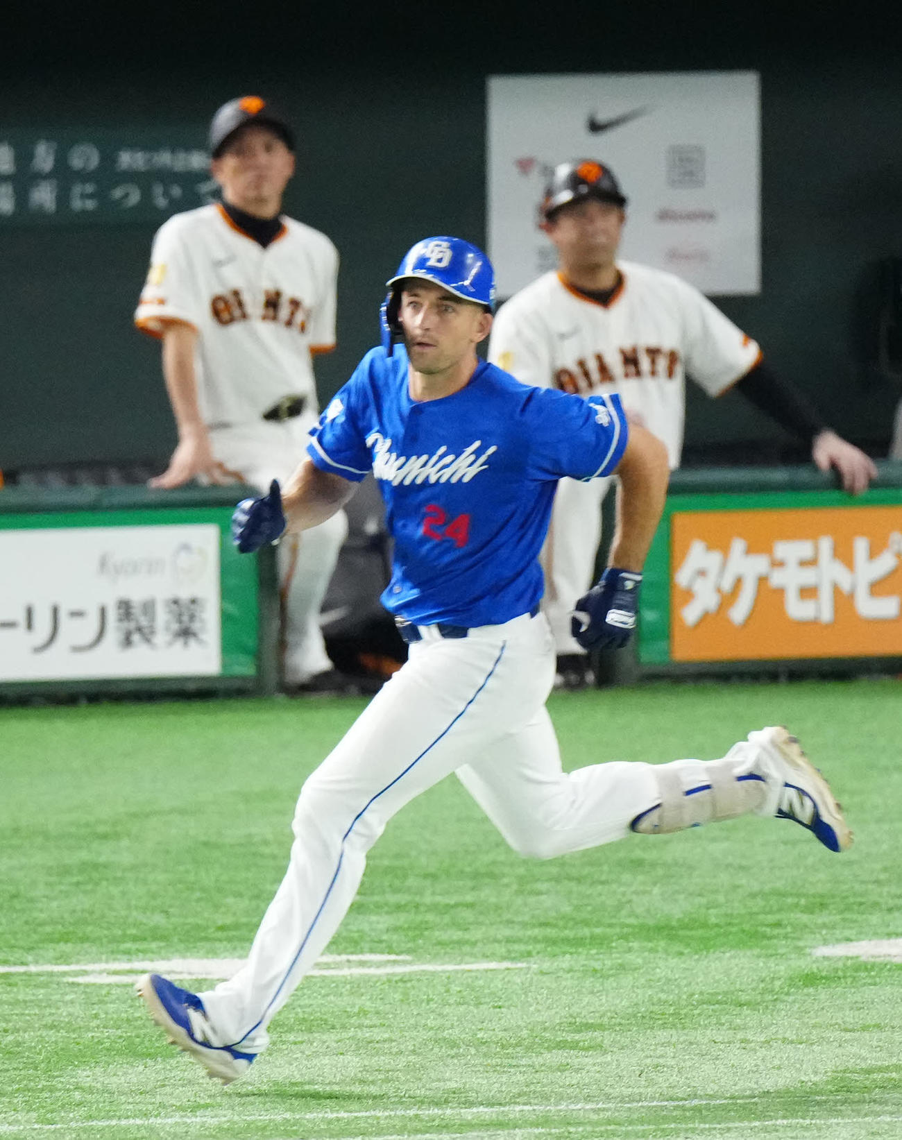 巨人対中日　5回表中日2死二塁、適時打を放ったボスラー（撮影・江口和貴）