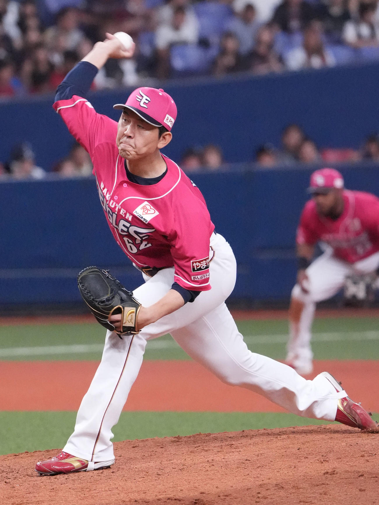 オリックス対楽天　8回裏、楽天3番手で登板する西口（撮影・森本幸一）