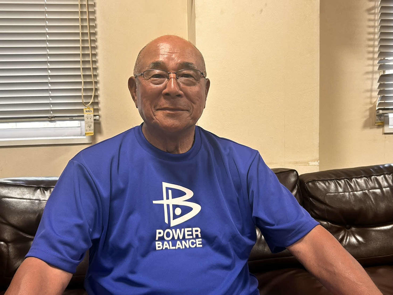 「子どもたちが野球に打ち込める環境があることこそが平和ってことじゃないですか」と訴える明大松岡コーチ（撮影・平山連）