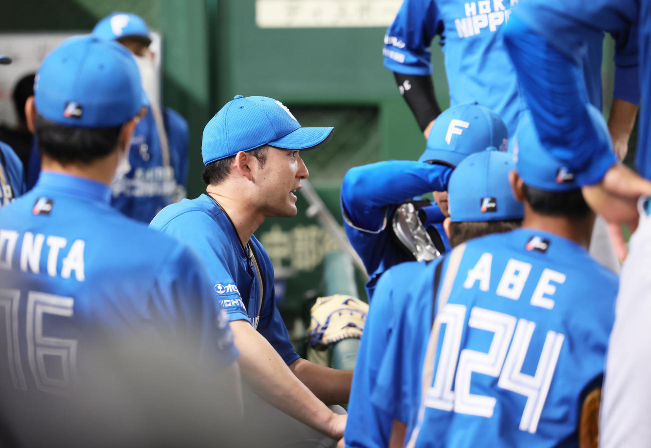 試合前の円陣で涙ながらに話す日本ハム時代の杉谷拳士さん（2022年11月5日撮影）
