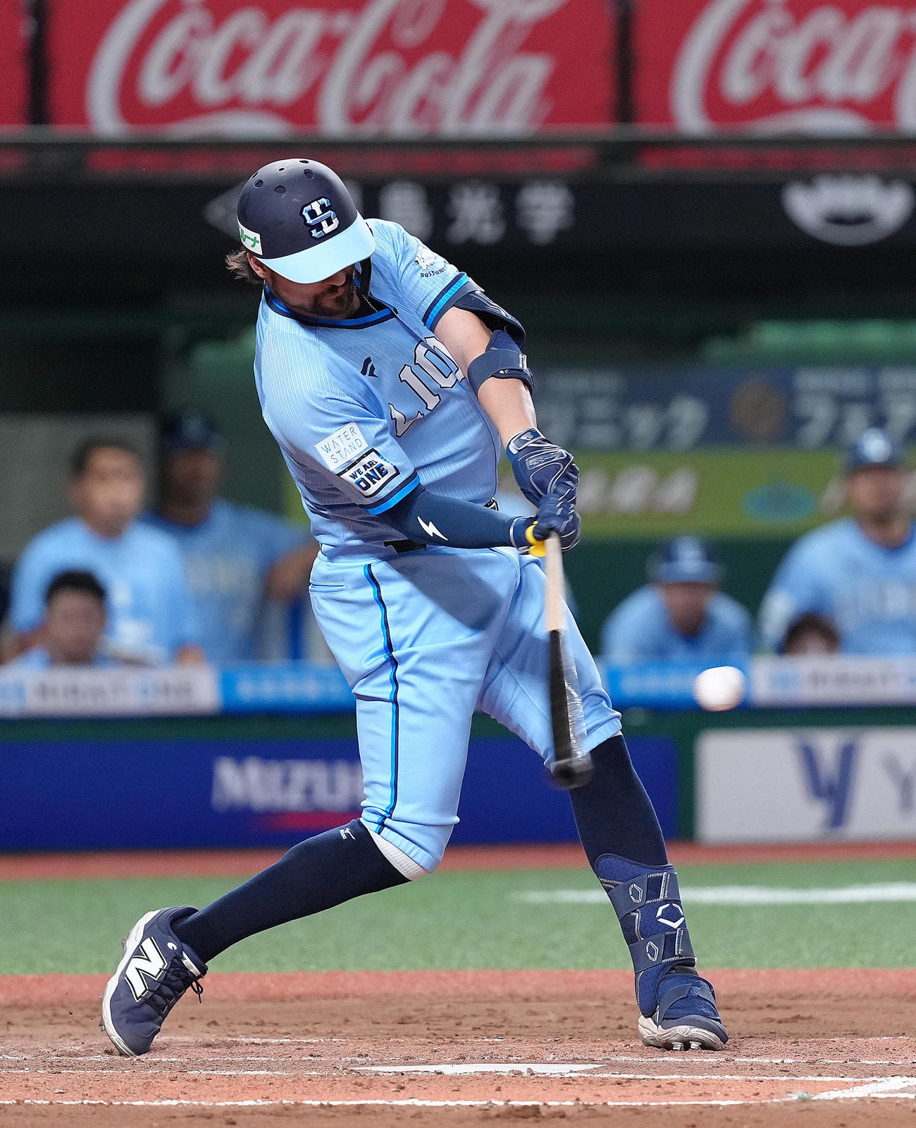 西武対ソフトバンク　6回裏西武2死一、二塁デービスは左前適時打を放つ（撮影・足立雅史）