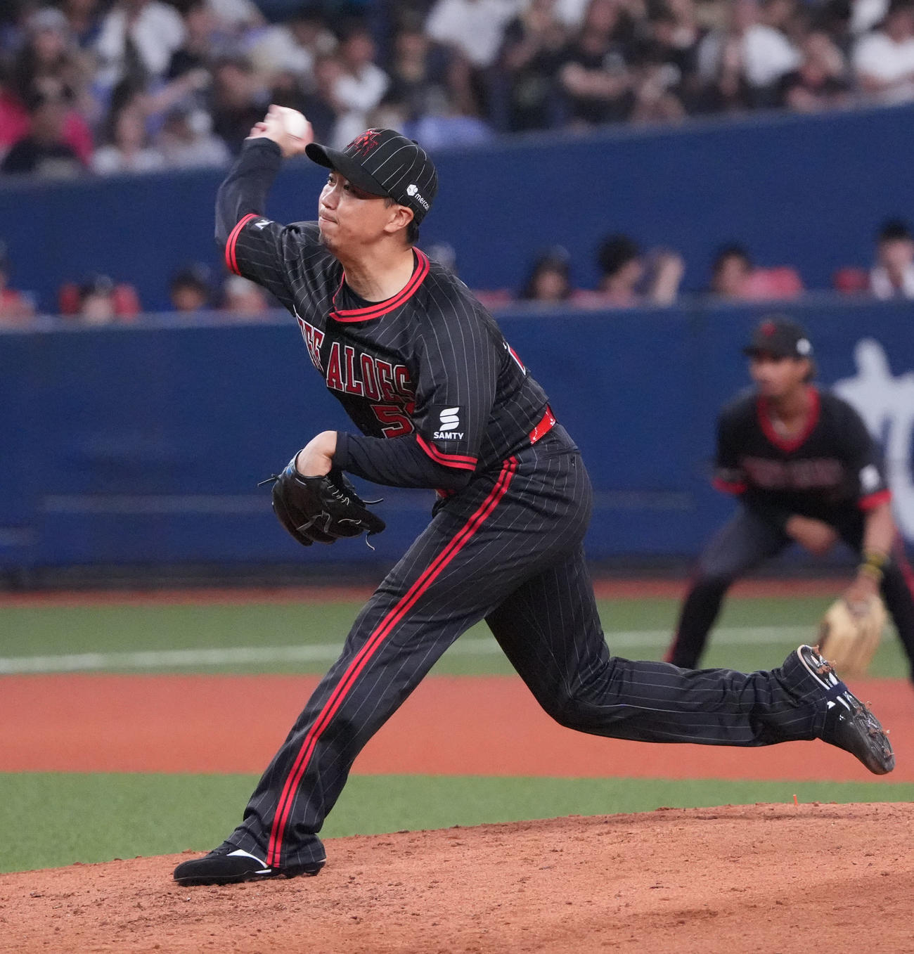 オリックス対楽天　8回表、オリックス3番手で登板する井口（撮影・森本幸一）