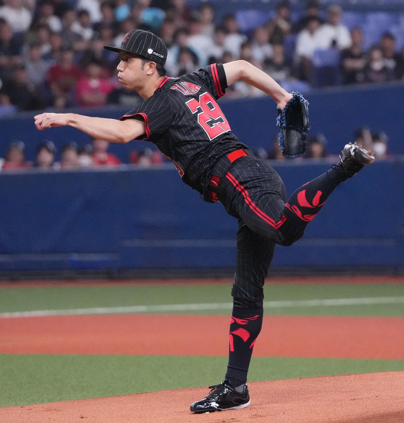 オリックス対楽天　1回表、登板するオリックス先発の田嶋（撮影・森本幸一）