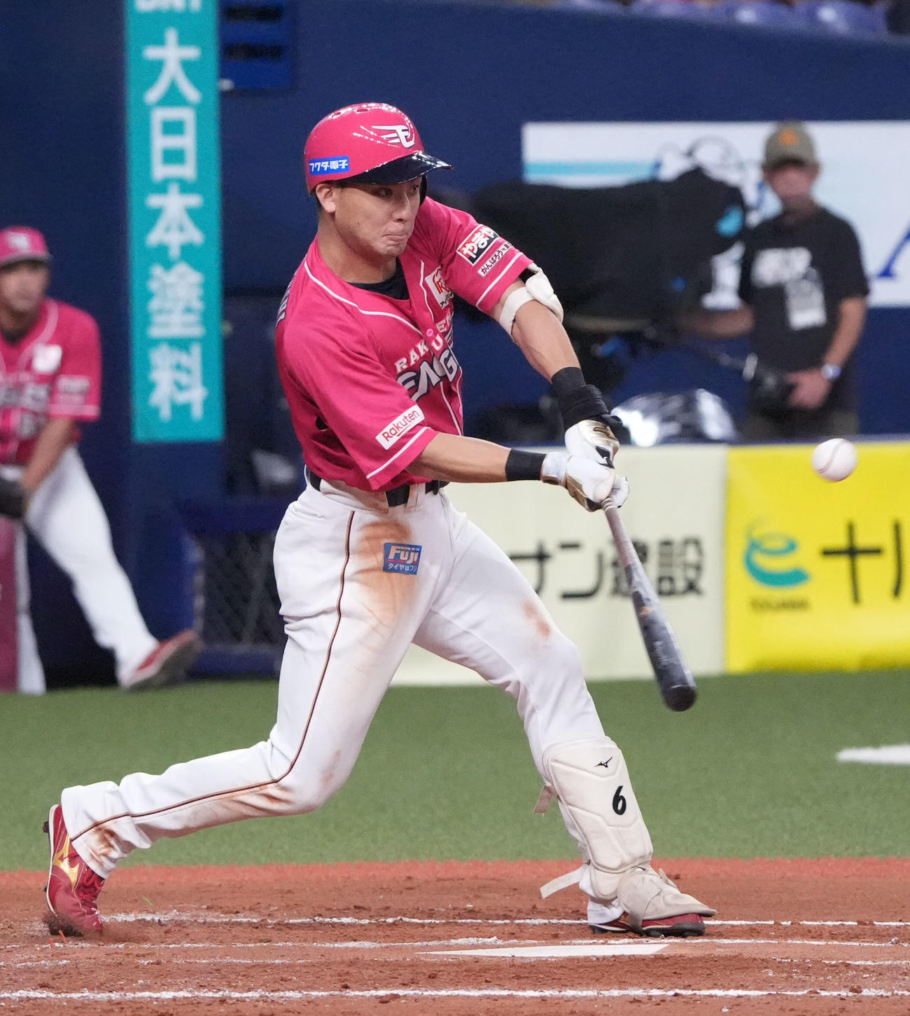 オリックス対楽天　7回表楽天1死三塁、右前適時打を放つ村林（撮影・森本幸一）