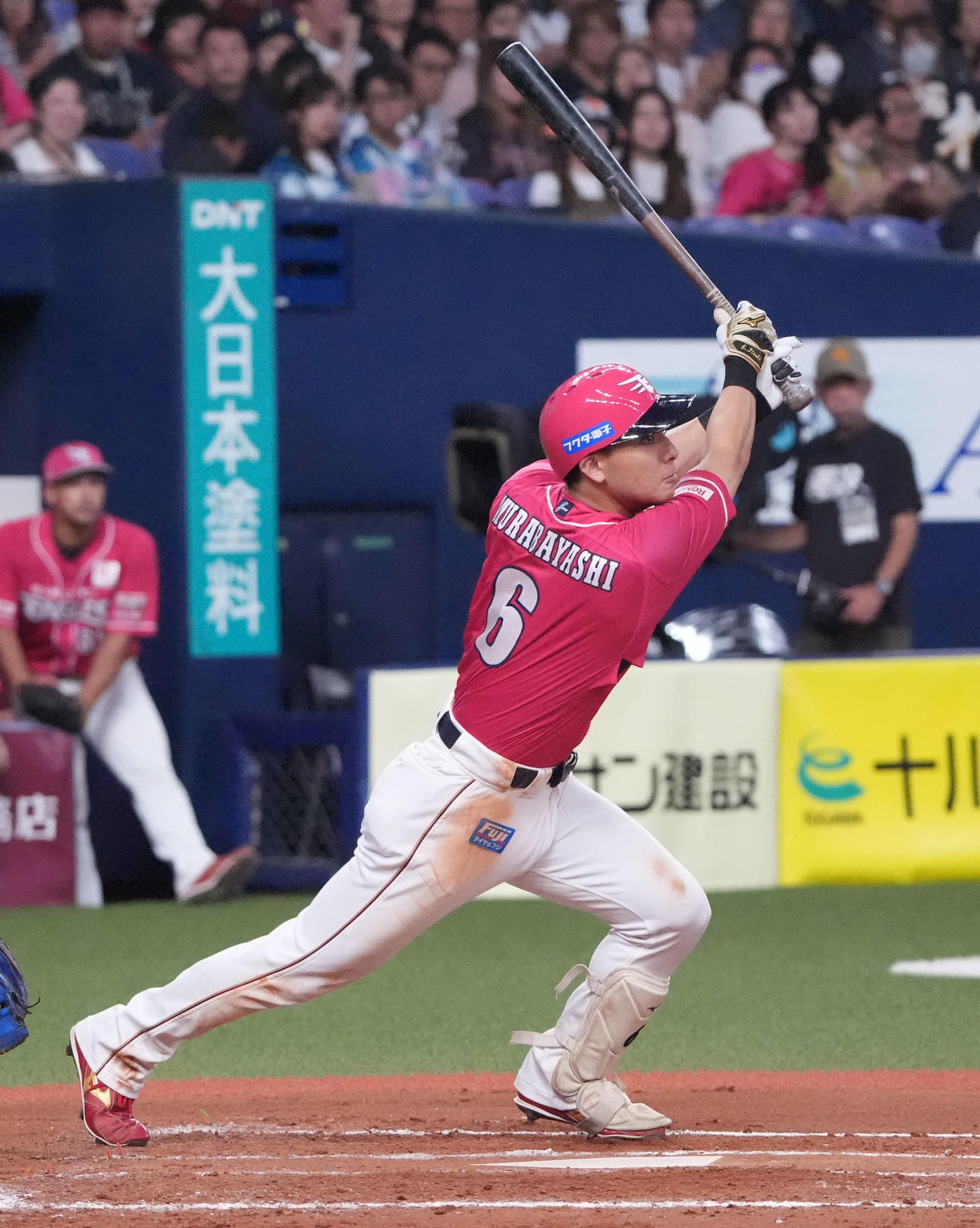 オリックス対楽天　7回表楽天1死三塁、右前適時打を放つ村林（撮影・森本幸一）