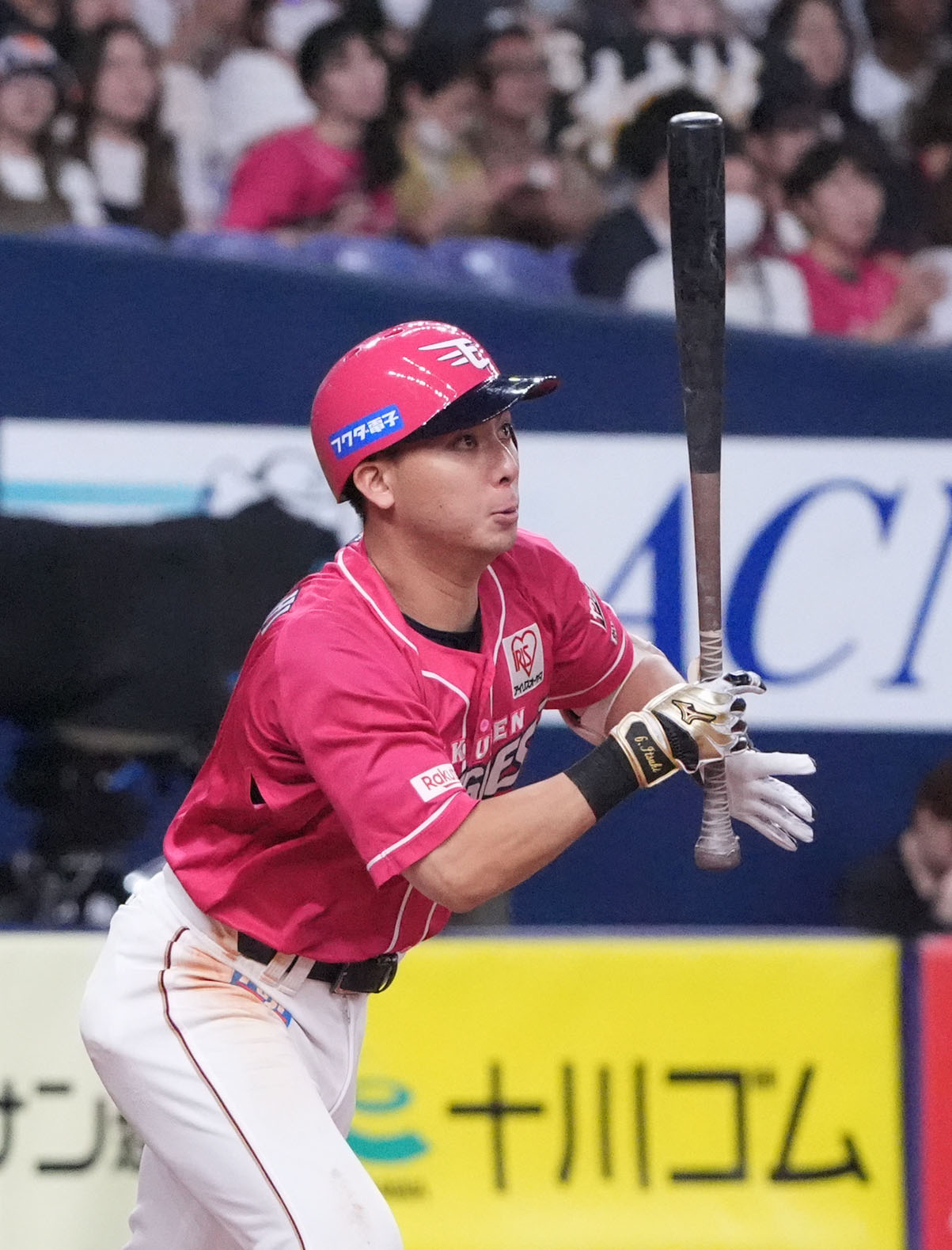 オリックス対楽天　7回表楽天1死三塁、右前適時打を放つ村林（撮影・森本幸一）