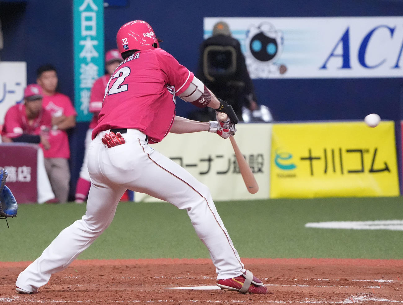 オリックス対楽天　5回表楽天2死一、三塁、左前適時打を放つ中島（撮影・森本幸一）
