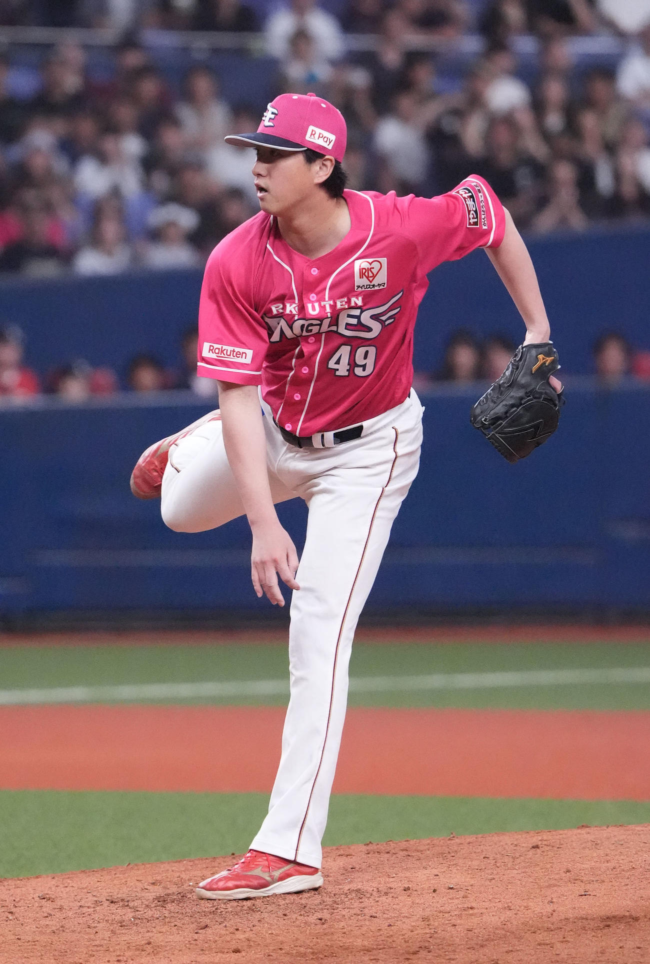 オリックス対楽天　8回裏オリックス1死三塁、楽天2番手で登板する西垣（撮影・森本幸一）
