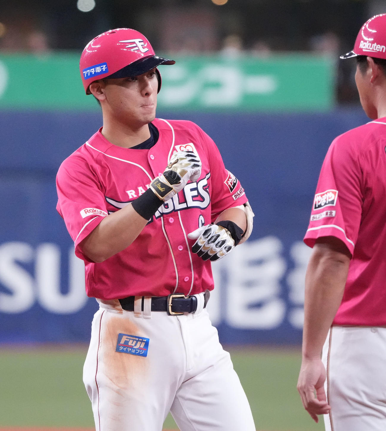 オリックス対楽天　5回表楽天2死一、二塁、左前適時打を放ちポーズを決める村林（撮影・森本幸一）