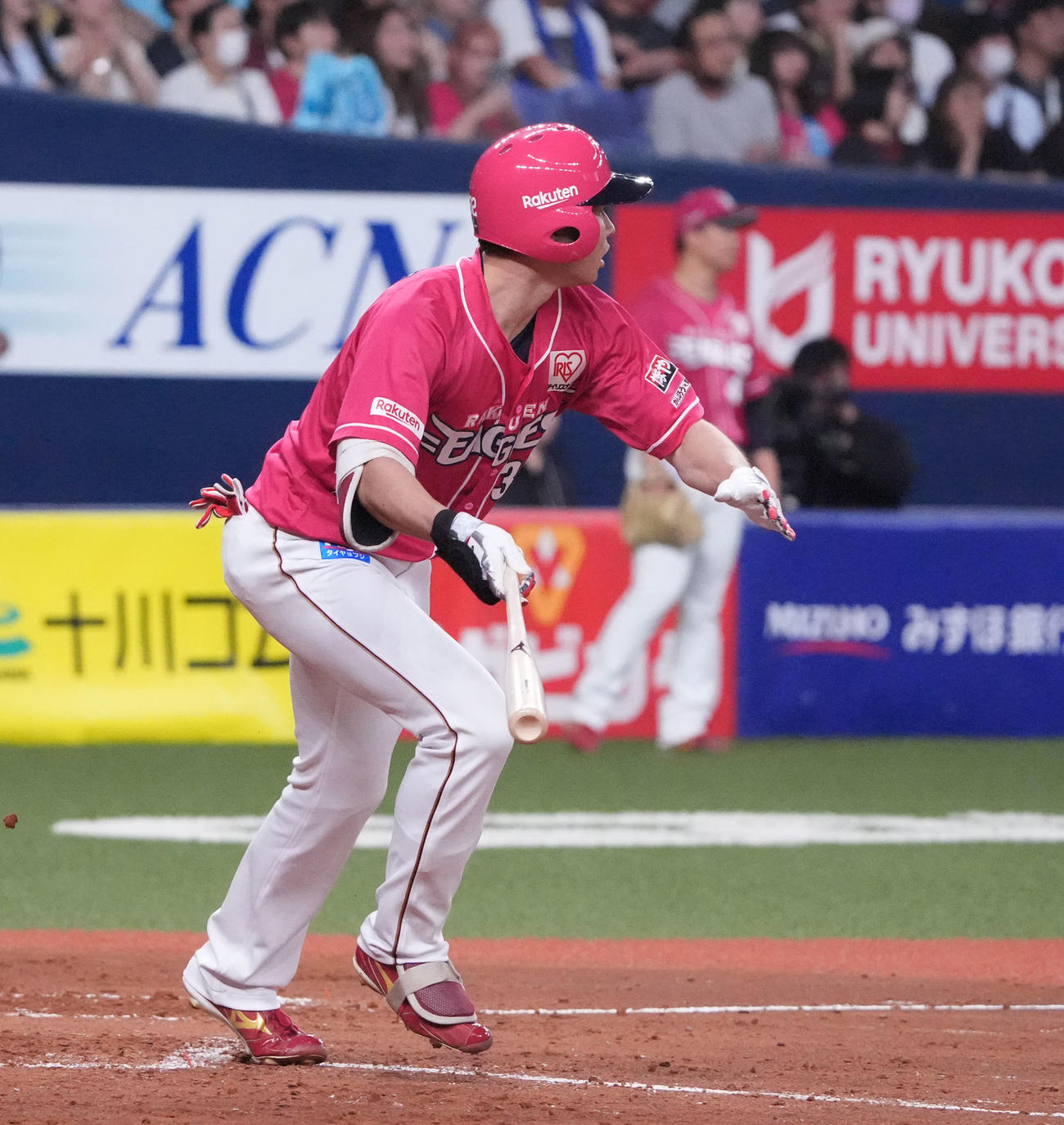 オリックス対楽天　5回表楽天2死一、三塁、左前適時打を放つ中島（撮影・森本幸一）