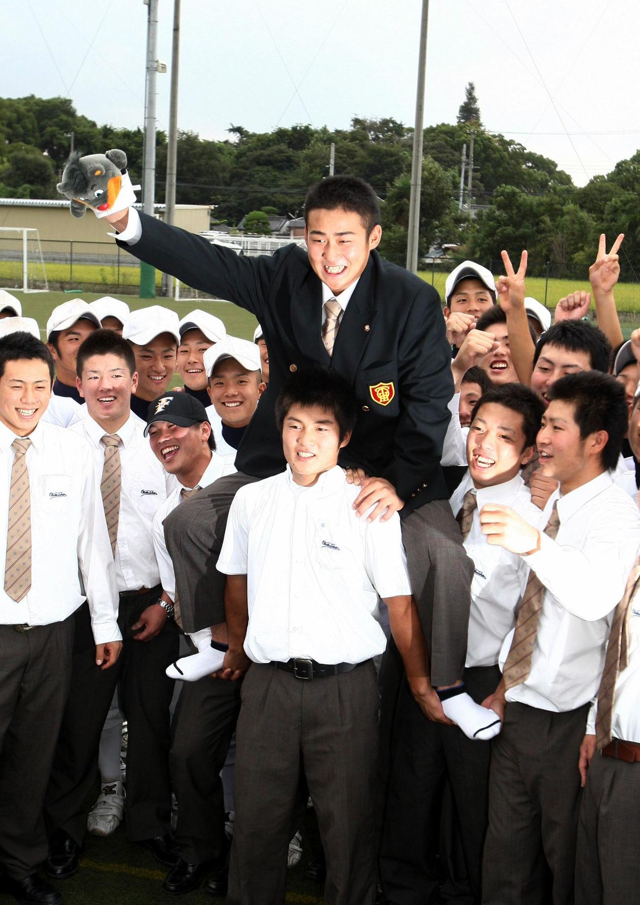 07年ドラフトで日本ハムから1巡目指名を受けた大阪桐蔭・中田翔