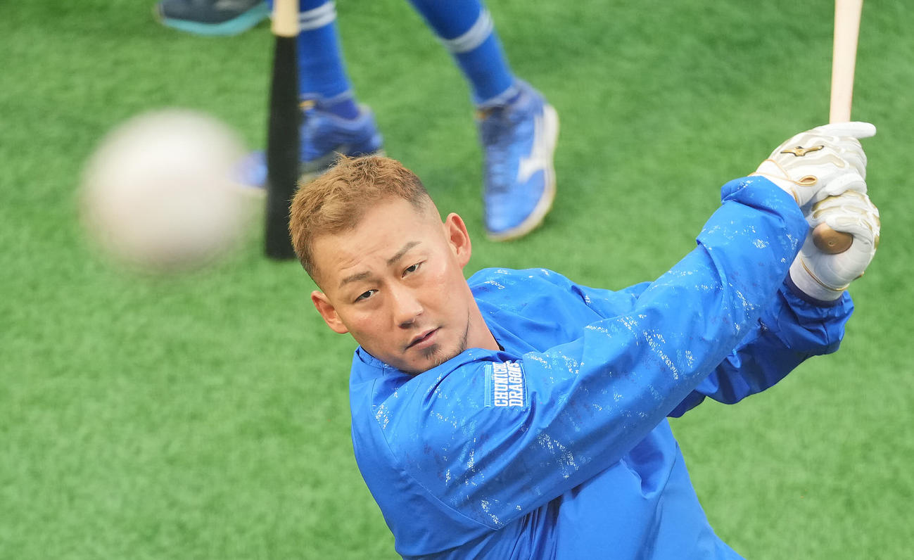 打撃練習に臨む中日中田翔（2025年3月撮影）
