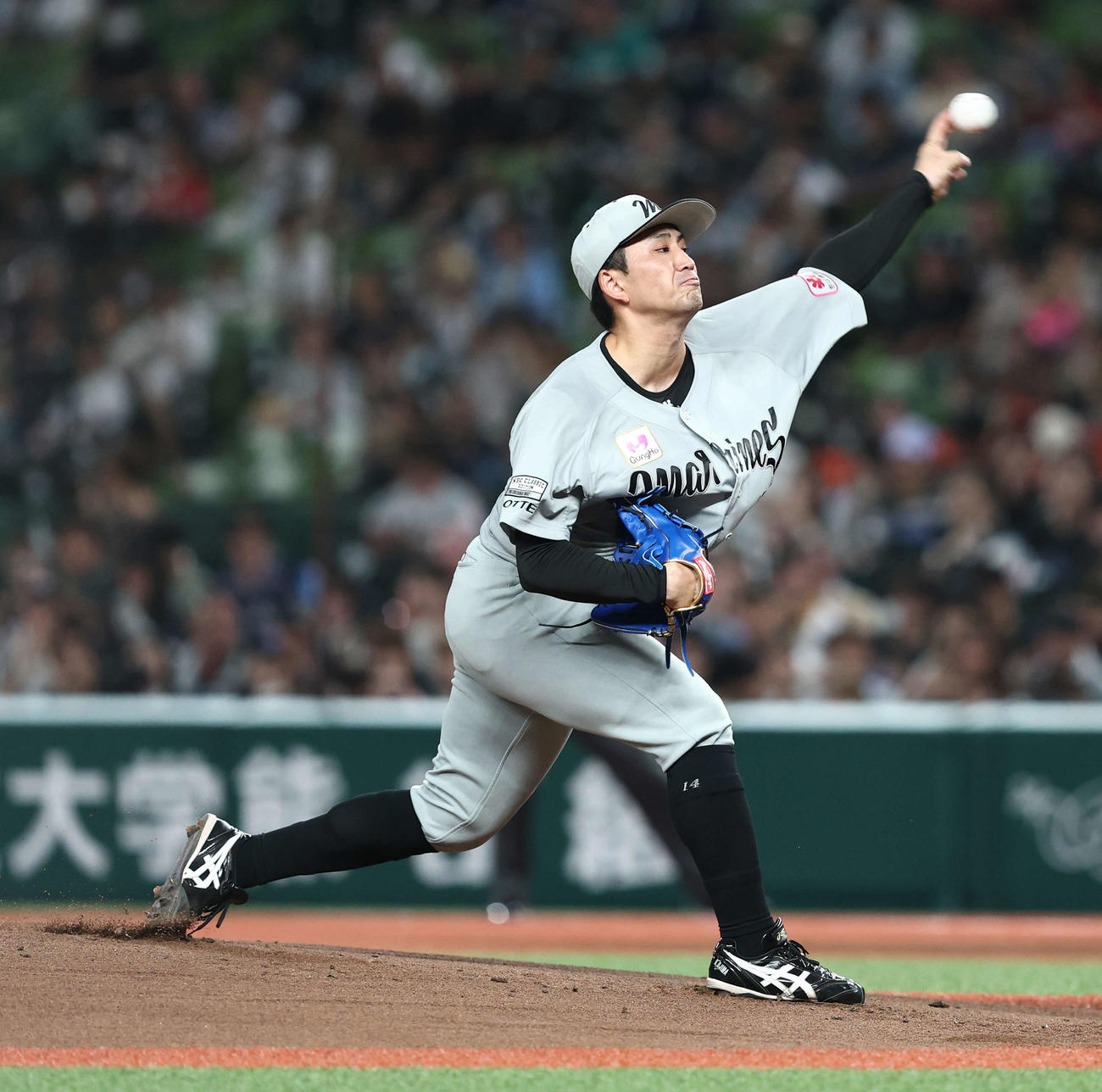 ロッテ小島和哉（2025年8月1日撮影）