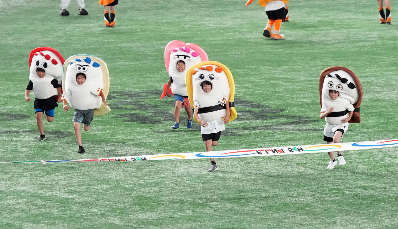 巨人対阪神　大接戦のすしレース。勝利したのは玉子（撮影・たえ見朱実）