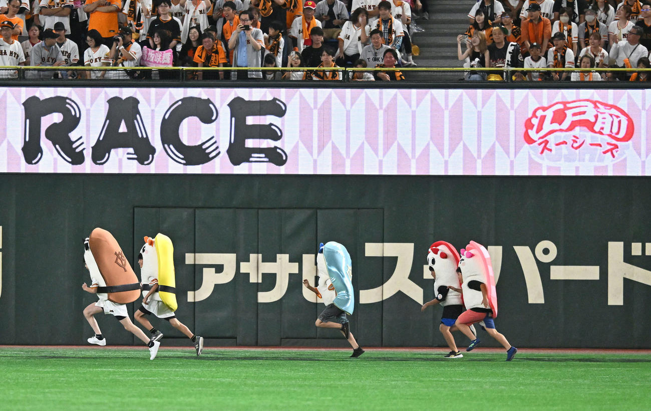 巨人対阪神　寿司レースはたまごが勝利（撮影・滝沢徹郎）