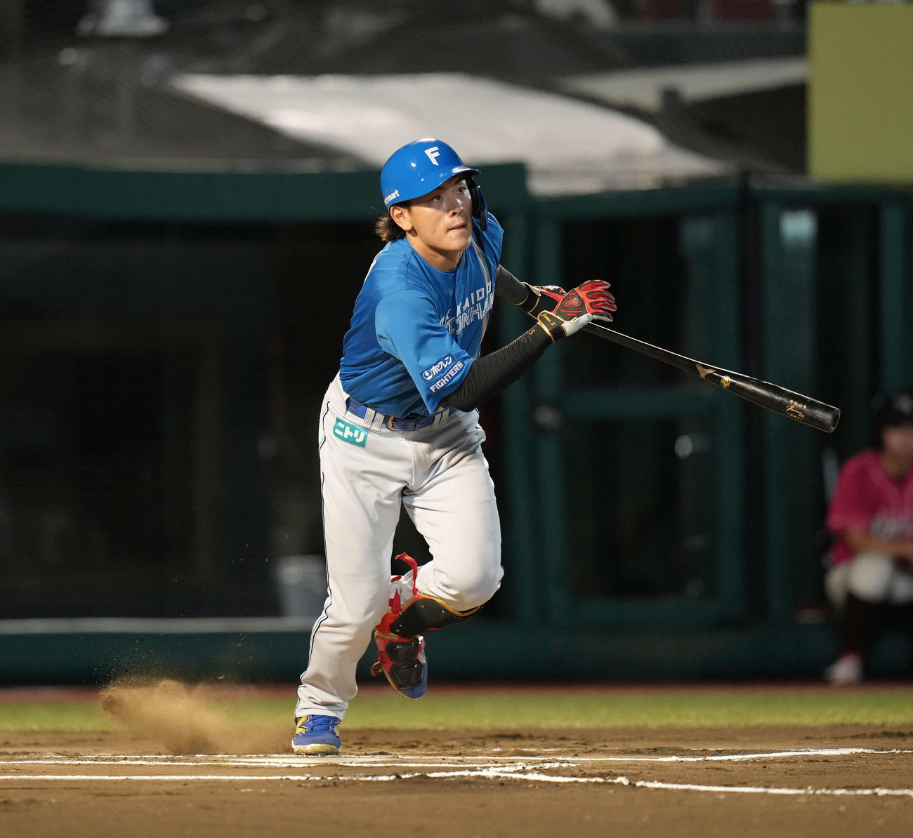 楽天対日本ハム　6回表日本ハム2死、右前打を放つ野村（撮影・井上学）