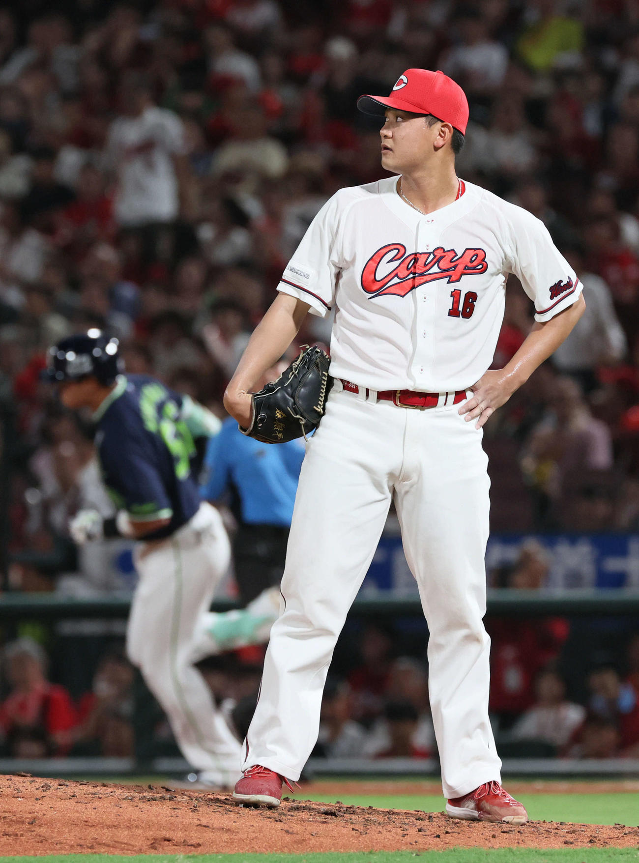 広島対ヤクルト　7回表ヤクルト無死、村上に勝ち越しの左越え本塁打を浴びた森（撮影・加藤孝規）