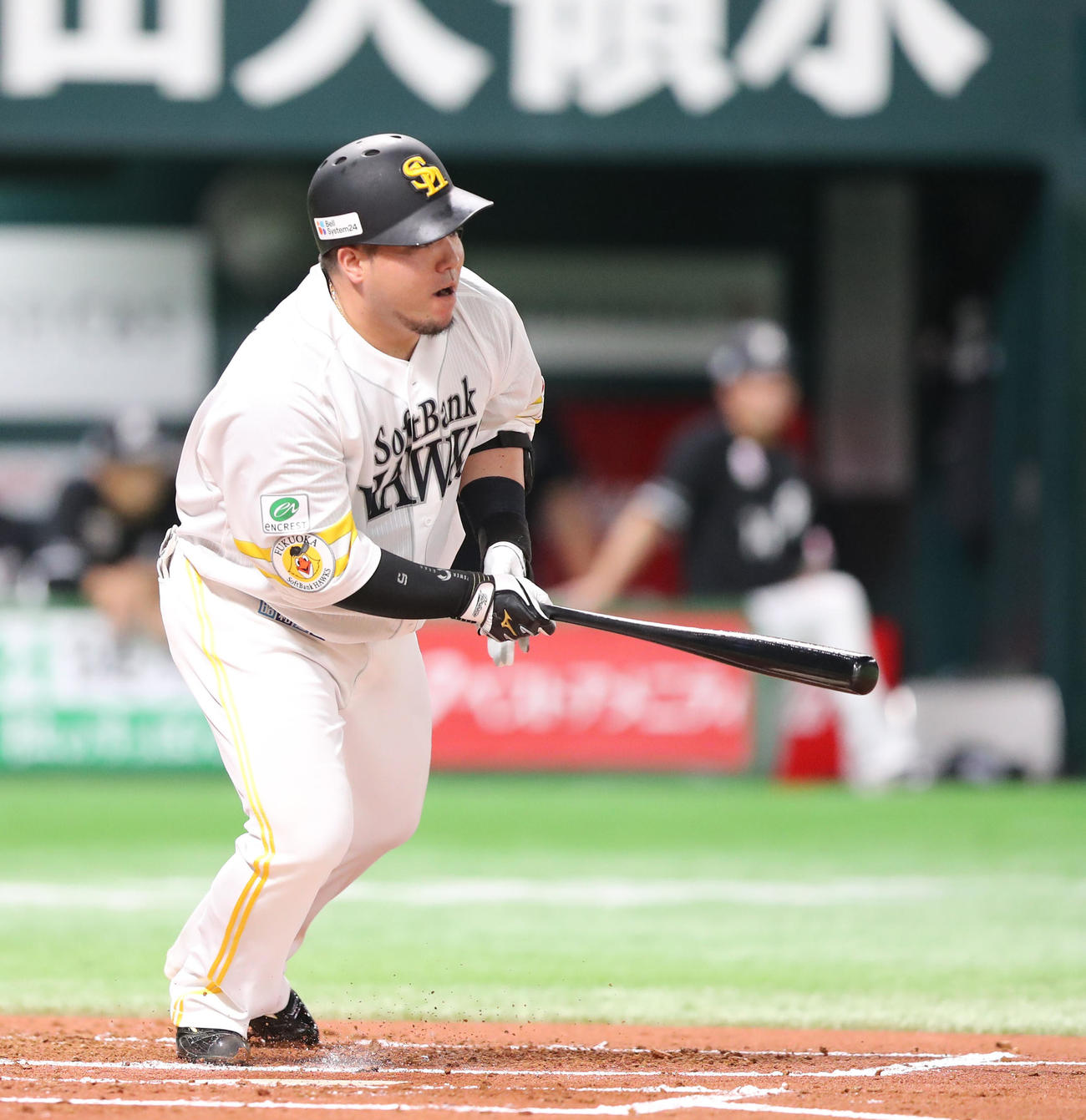 ソフトバンク対ロッテ　1回裏ソフトバンク2死一塁、山川は右前安打を放つ（撮影・梅根麻紀）