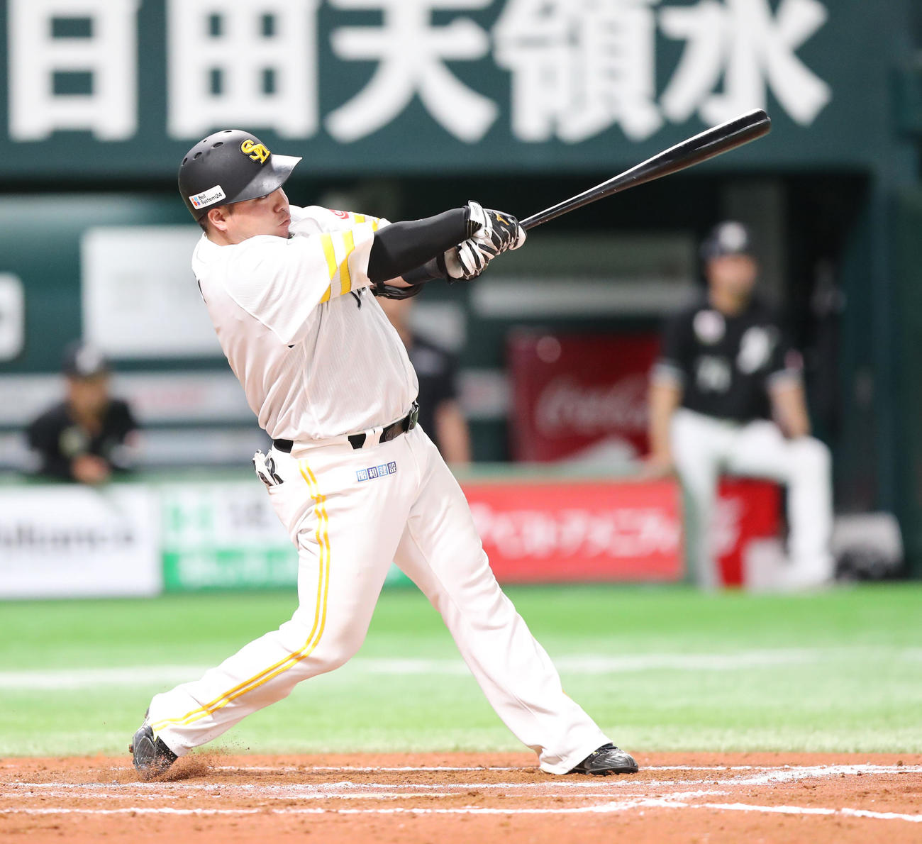 ソフトバンク対ロッテ　7回裏ソフトバンク2死満塁、山川は右中間に満塁本塁打を放つ（撮影・梅根麻紀）