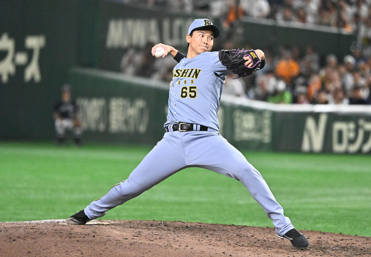 巨人対阪神　8回裏、阪神4番手で登板する湯浅（撮影・滝沢徹郎）