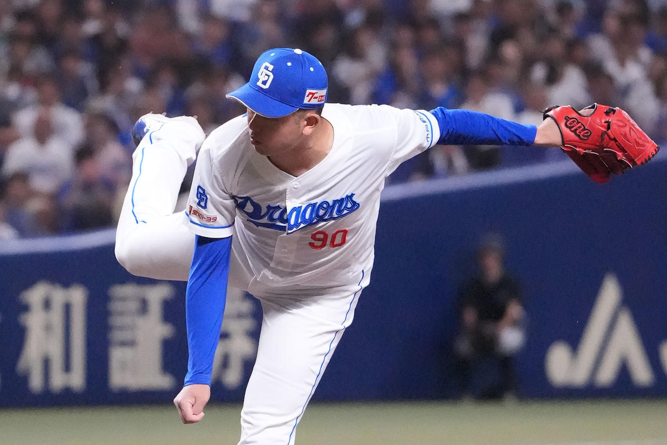 中日対DeNA 9回表、中日4番手で登板する松山（撮影・森本幸一）