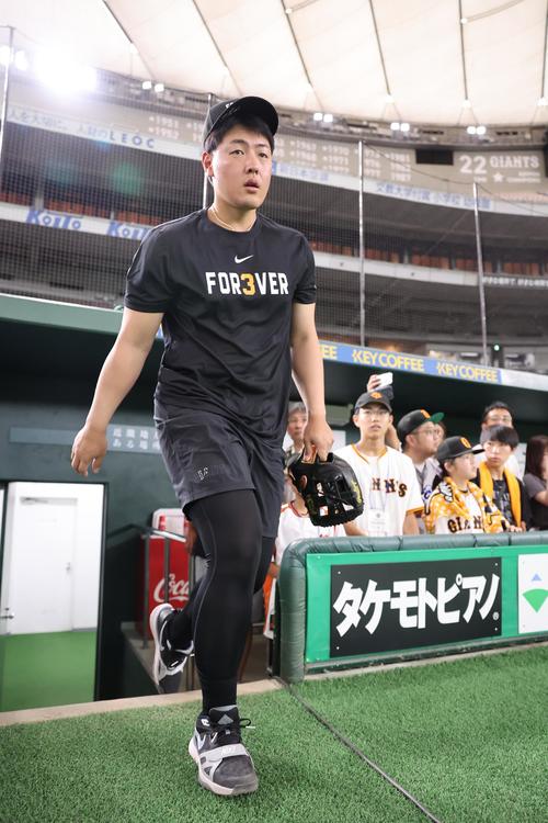 巨人】故長嶋茂雄さん追悼試合で「4番サード」岡本和真 復帰即