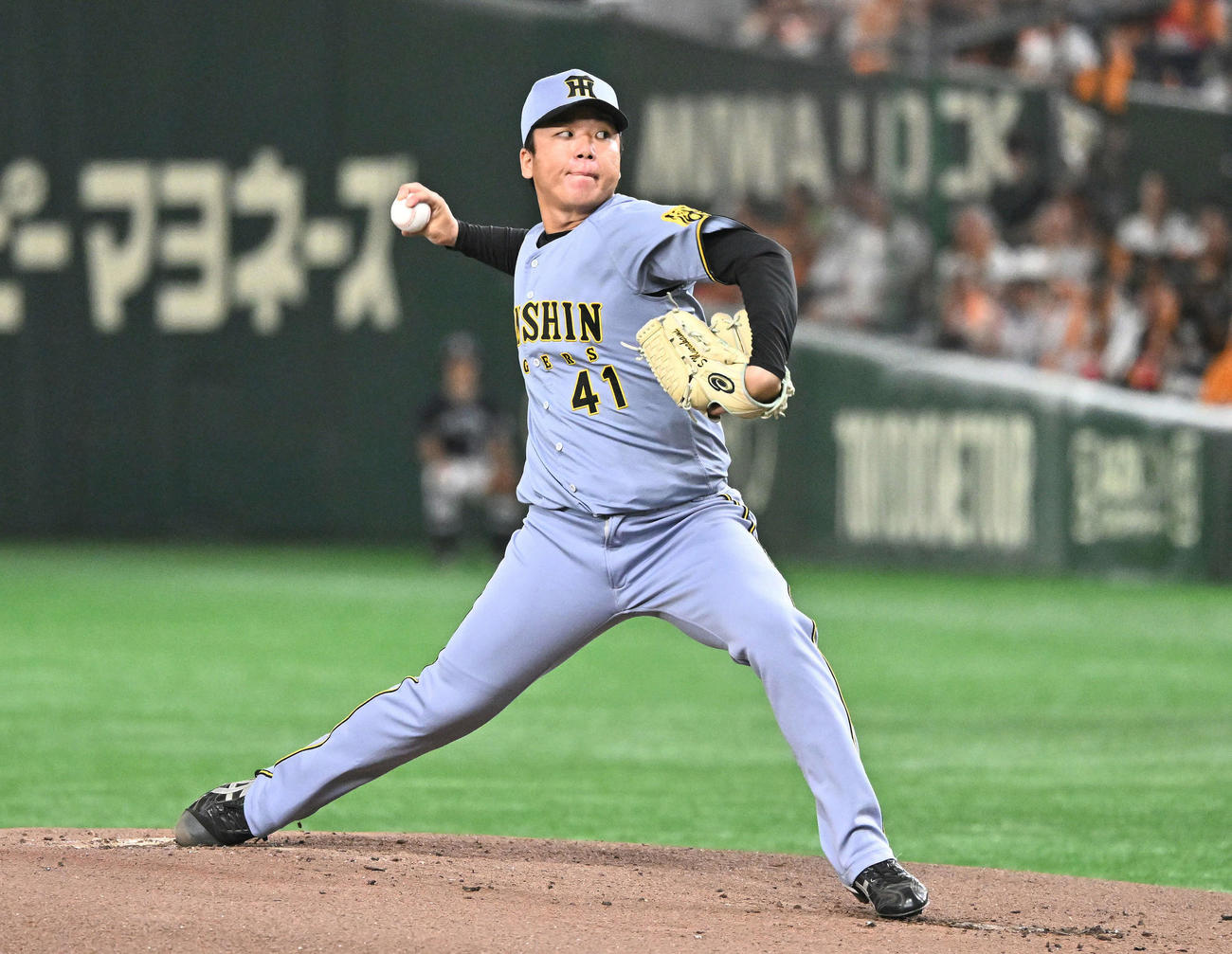 巨人対阪神　阪神先発の村上（撮影・滝沢徹郎）