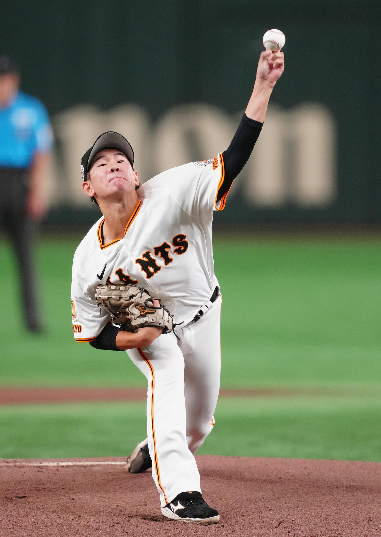 巨人対阪神　先発し力投する巨人井上（撮影・鈴木みどり）
