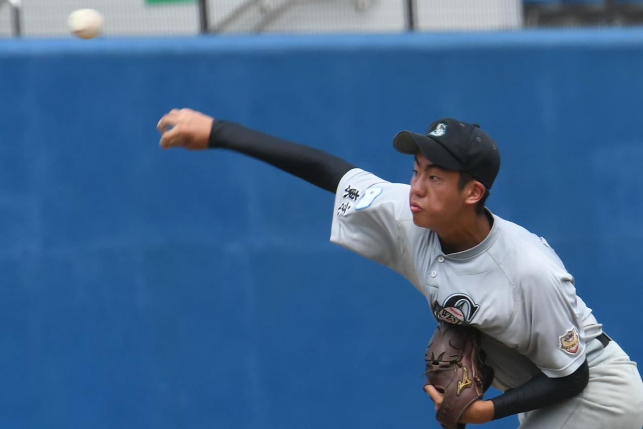 世田谷西の松山は力強い投球で7回2死まで投げた（撮影・久我悟）