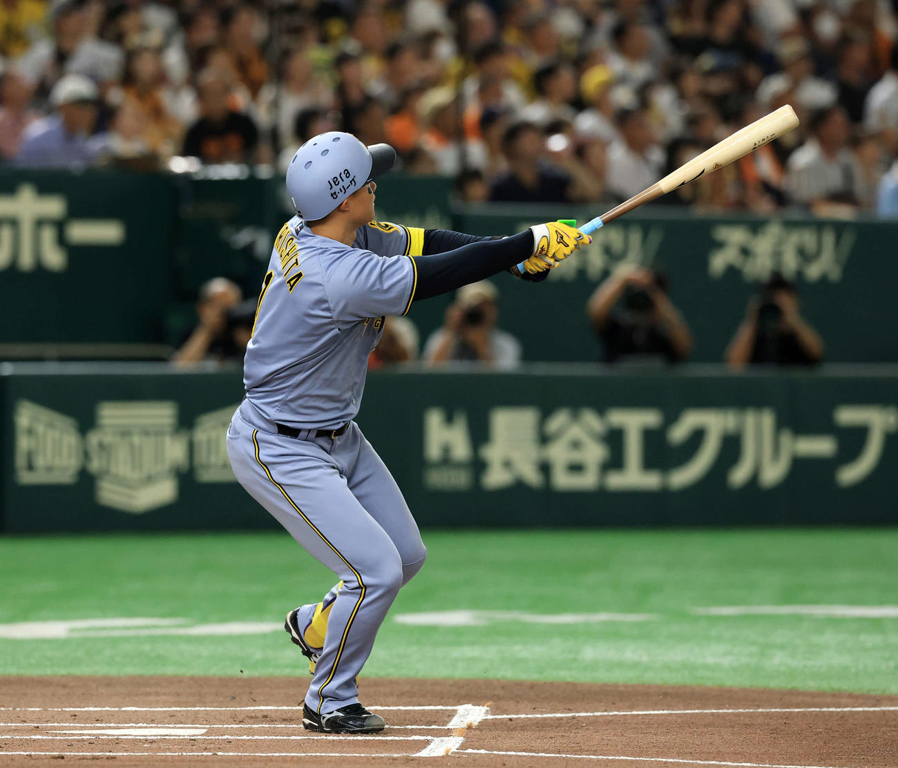 巨人対阪神　1回表阪神1死二塁、森下は左越え2点本塁打を放つ（撮影・浅見桂子）