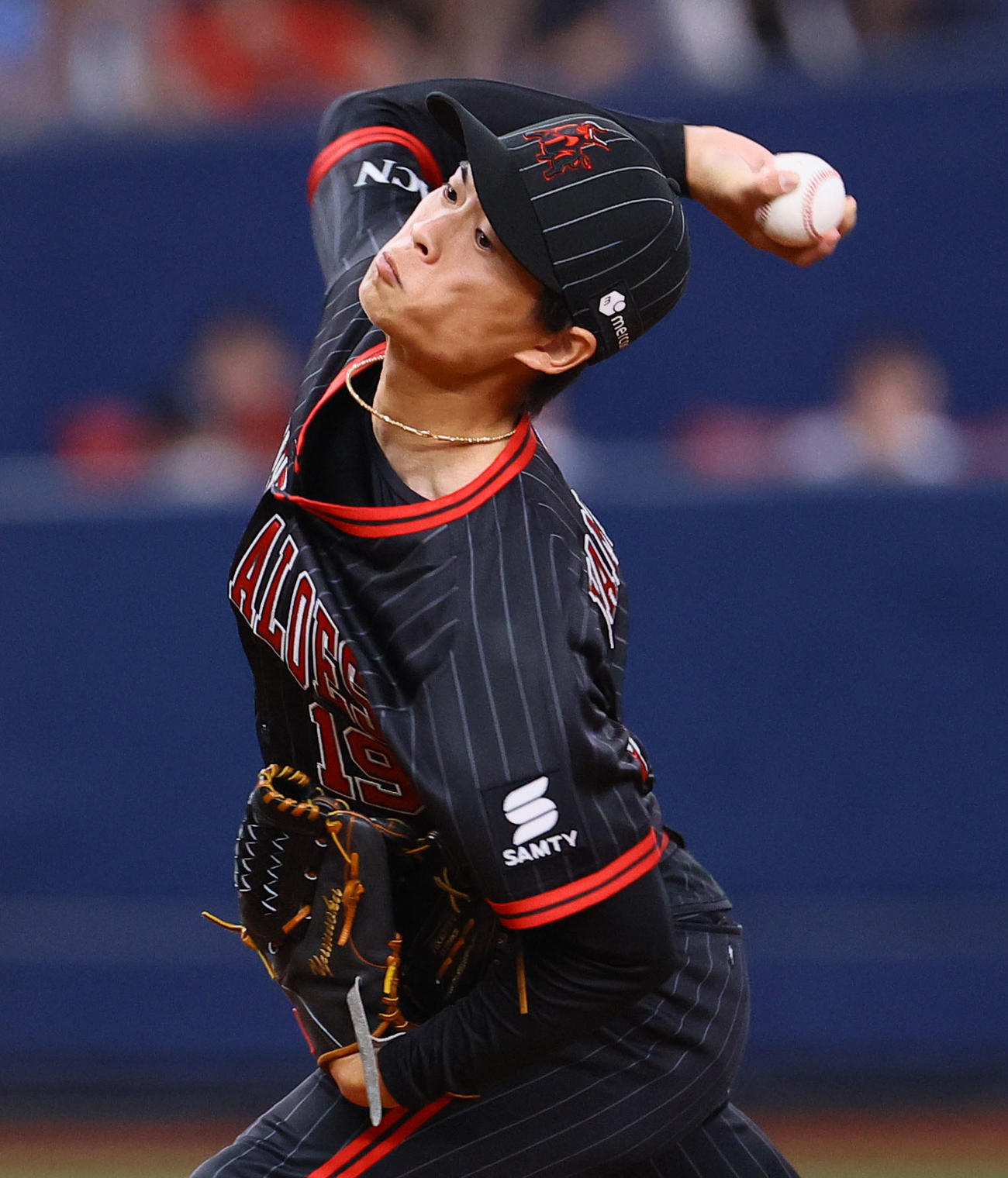 オリックス対西武　8回、3番手で登板したオリックス山岡（撮影・藤尾明華）
