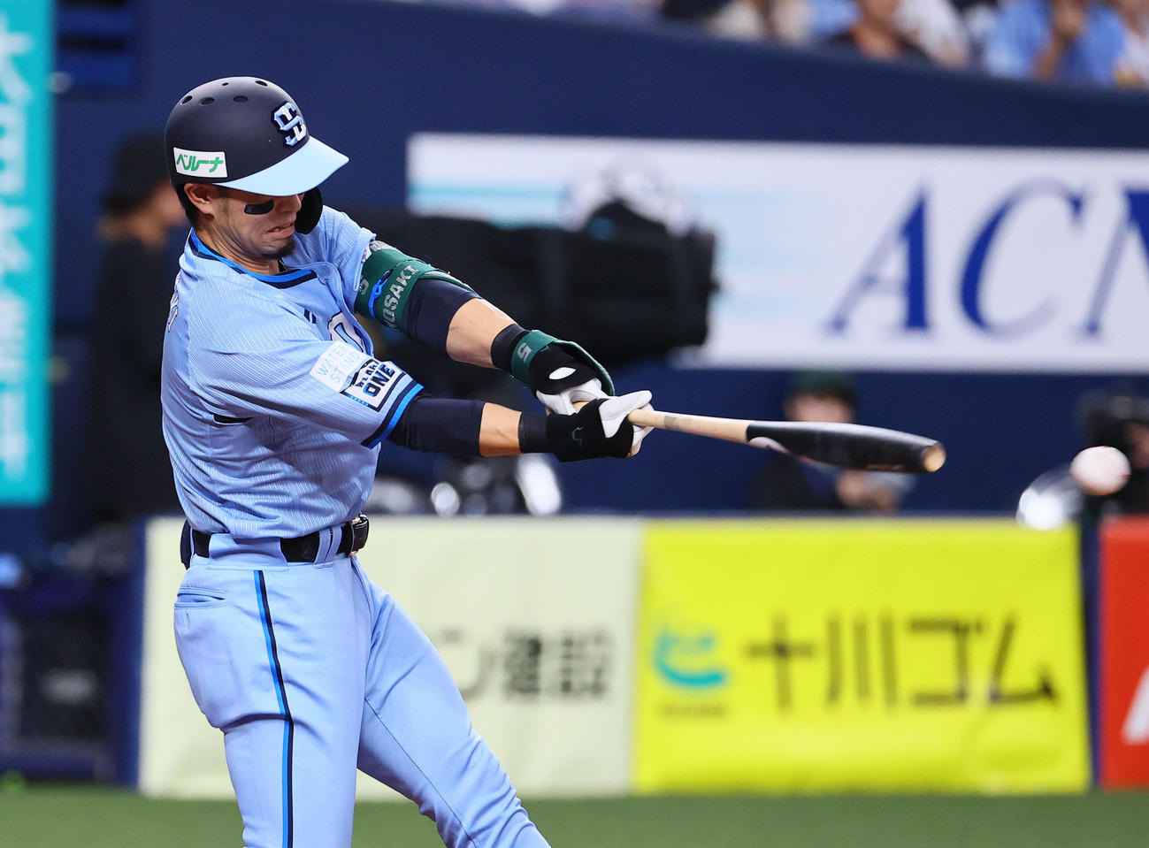 オリックス対西武　3回表西武2死一、二塁、外崎は左翼線に先制適時二塁打を放つ（撮影・藤尾明華）