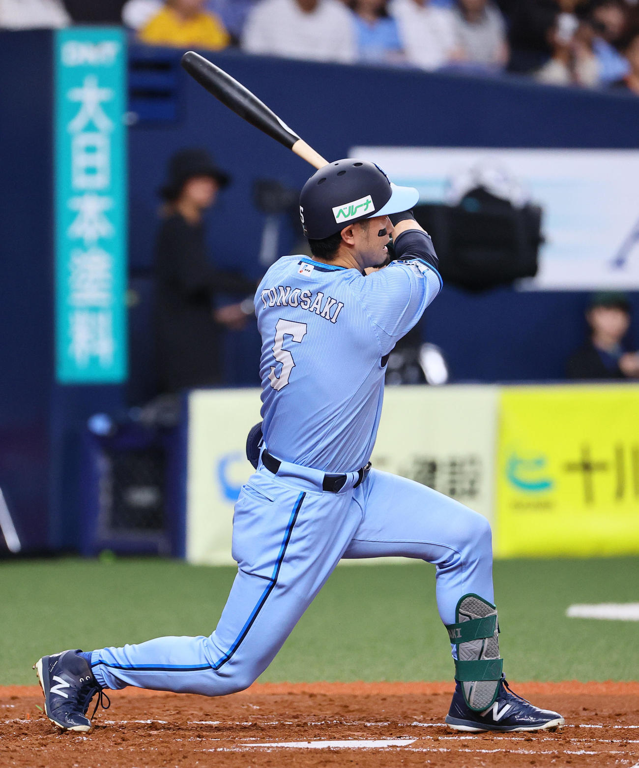 オリックス対西武　3回表西武2死一、二塁、外崎は左翼線に先制適時二塁打を放つ（撮影・藤尾明華）