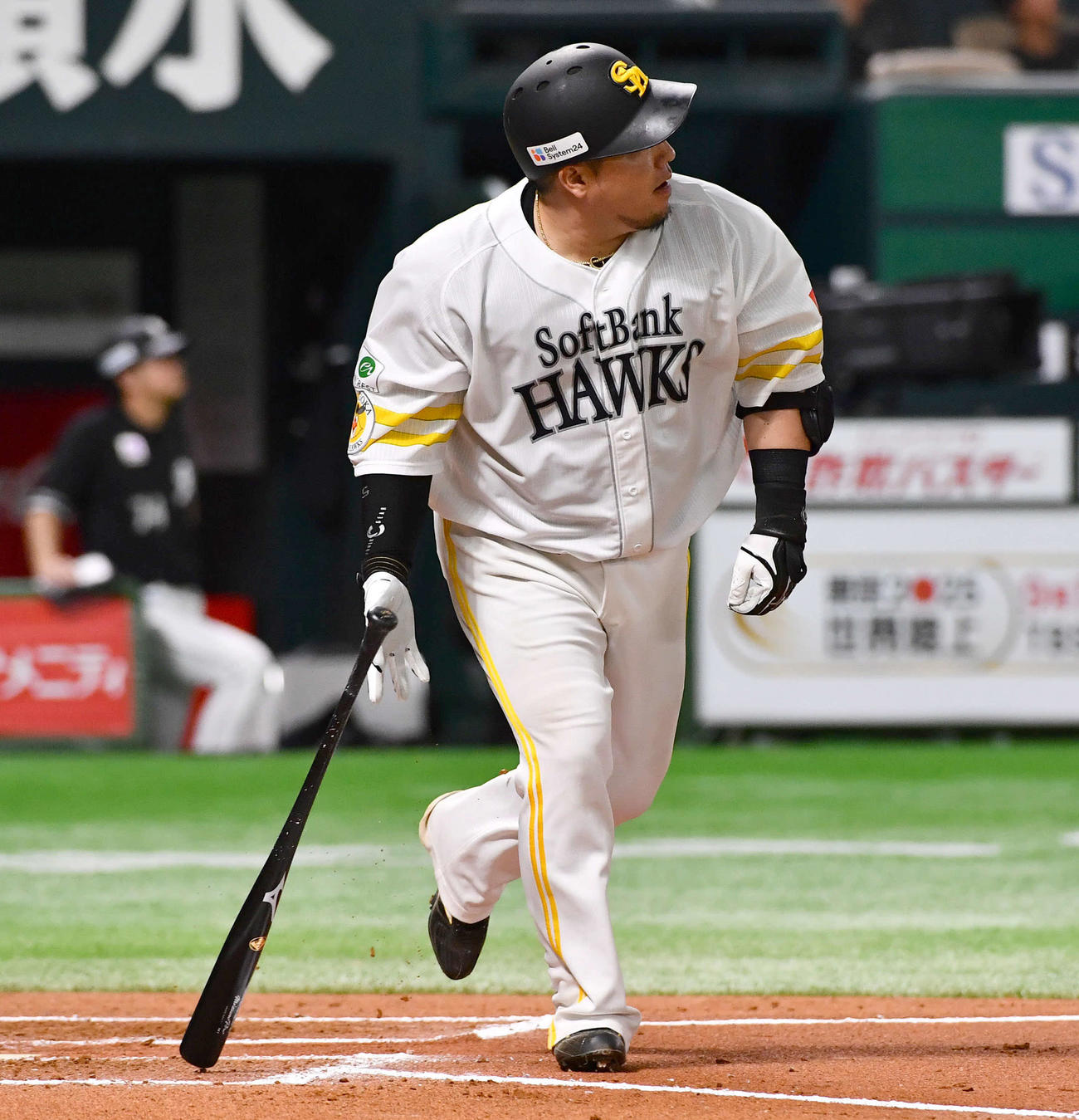 ソフトバンク対ロッテ　6回裏ソフトバンク1死、山川は中越え本塁打を放つ（撮影・岩下翔太）