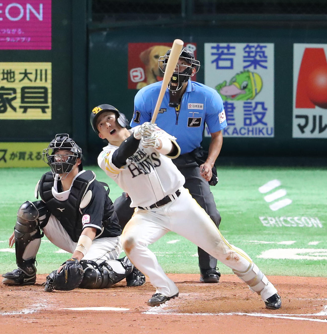 ソフトバンク対ロッテ　6回裏ソフトバンク1死、山川は左中間に本塁打を放つ（撮影・梅根麻紀）