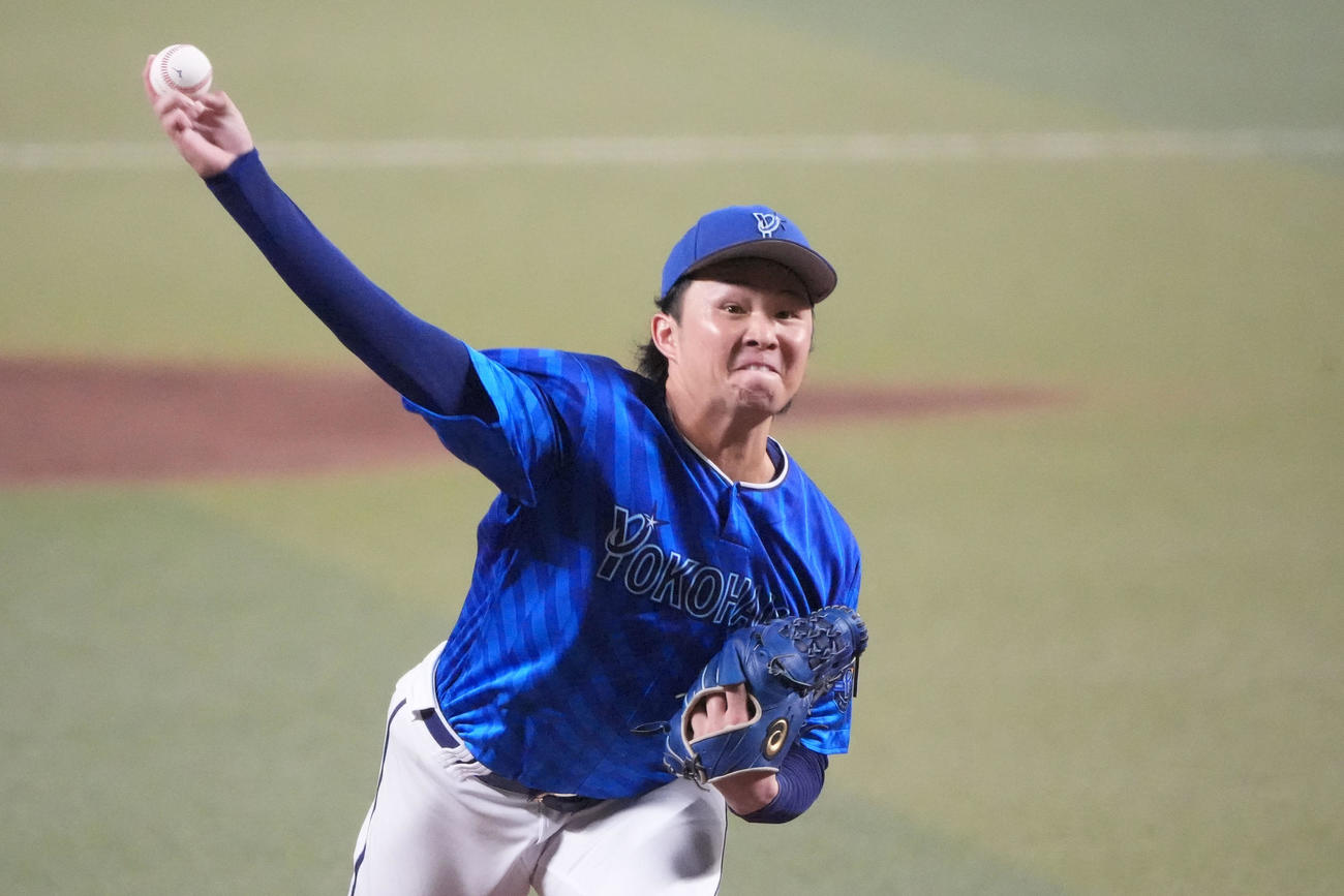 中日対DeNA 2回裏、力投するDeNA先発の竹田（撮影・森本幸一）