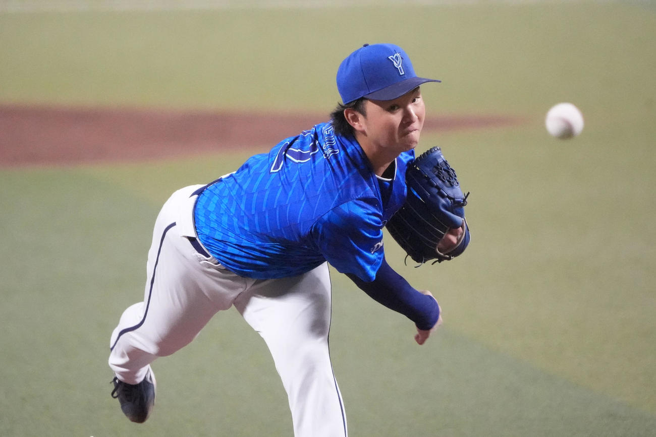 中日対DeNA 2回裏、力投するDeNA先発の竹田（撮影・森本幸一）