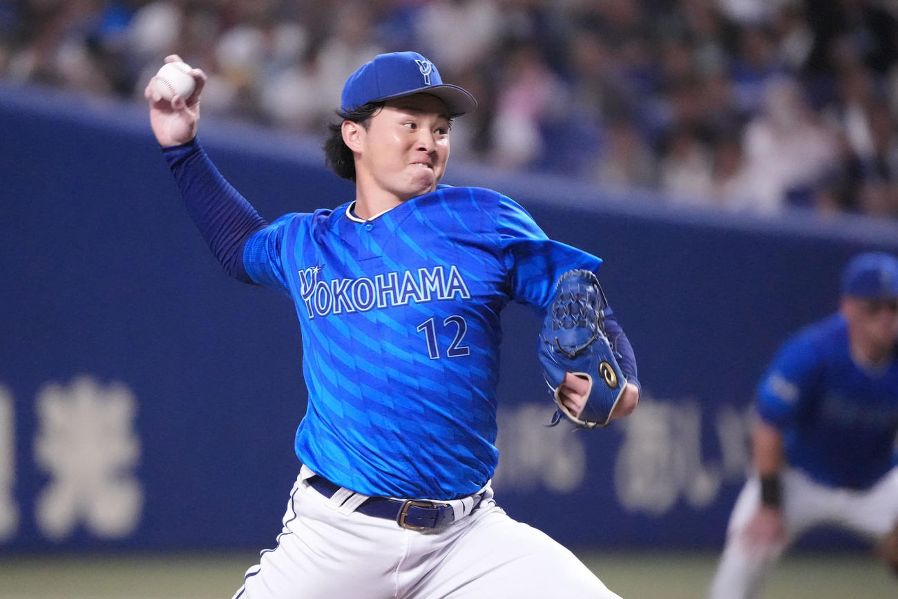 中日対DeNA 2回裏、力投するDeNA先発の竹田（撮影・森本幸一）