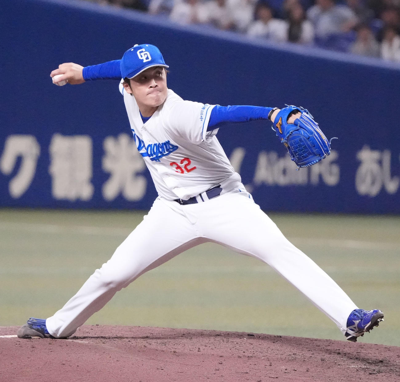 中日対DeNA 8回表、中日3番手で登板する伊藤（撮影・森本幸一）