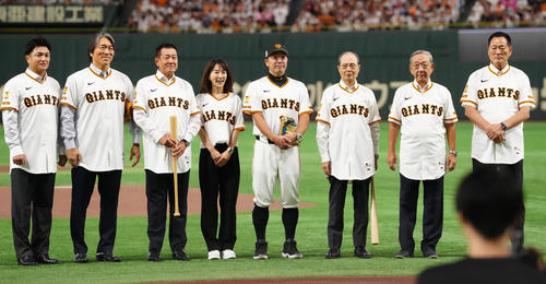 巨人】王貞治会長、背番号「1」ではなく「3」でサプライズ登場「長嶋