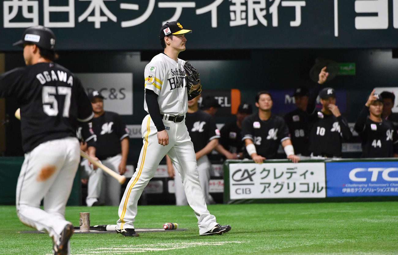 ソフトバンク対ロッテ　2回表ロッテ2死二、三塁、高部に右前2点適時打を打たれた有原（撮影・岩下翔太）