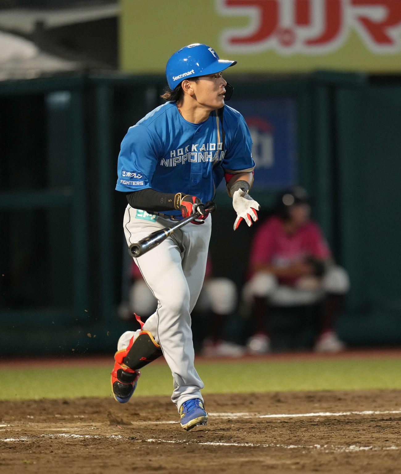 楽天対日本ハム　5回表日本ハム1死二塁、適時二塁打を放つ野村（撮影・井上学）