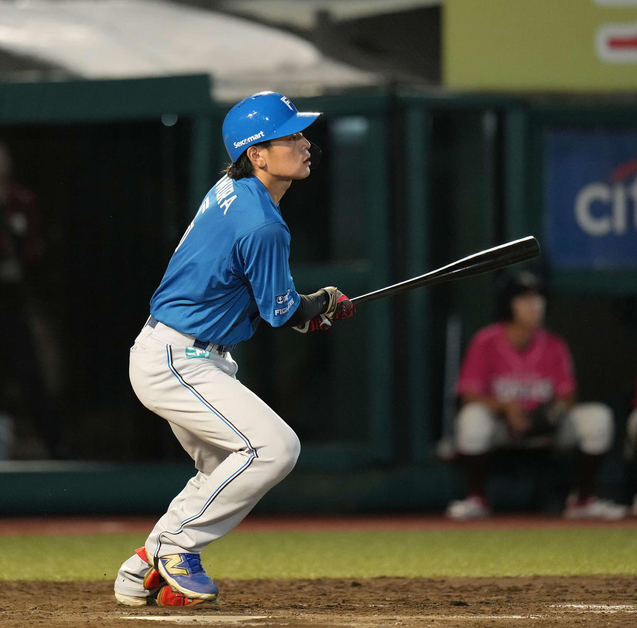 楽天対日本ハム　5回表日本ハム1死二塁、適時二塁打を放つ野村（撮影・井上学）